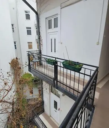 Violet With Air Condition Apartment Budapest