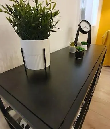 Violet With Air Condition * Будапешт