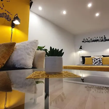 Апартаменты Violet With Air Condition